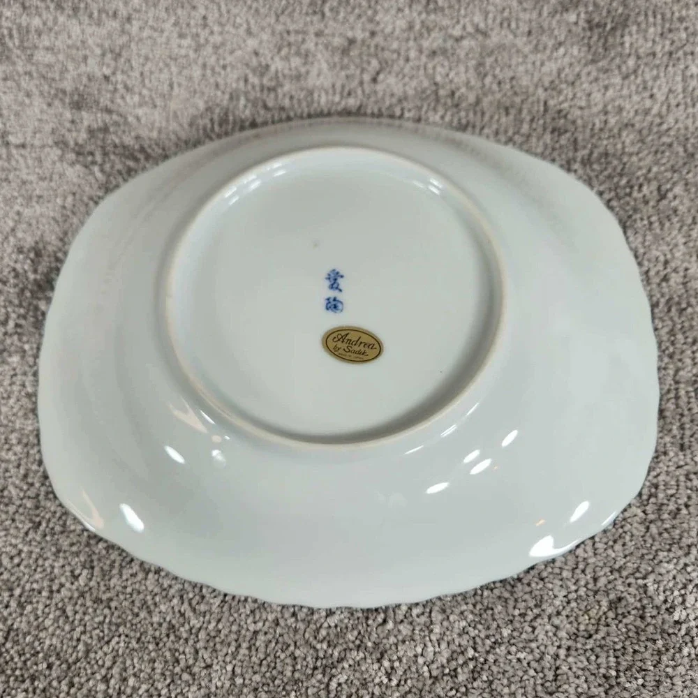Andrea by Sadek Serving Bowl Blue White Floral Scalloped Gold Rim‎ Japan 9.25